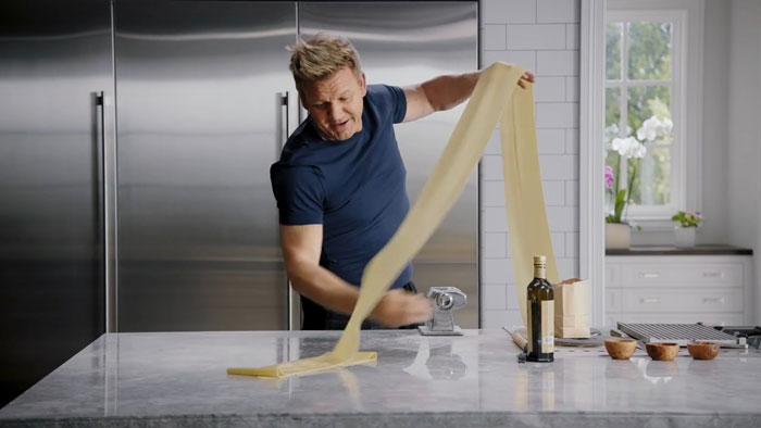 Chef the hell out of your kitchen with Gordon Ramsay's cooking masterclass ! Let the seven-star Michelin chef guide you to culinary brilliance and take your food-making game to uncharted territories, just like he did!