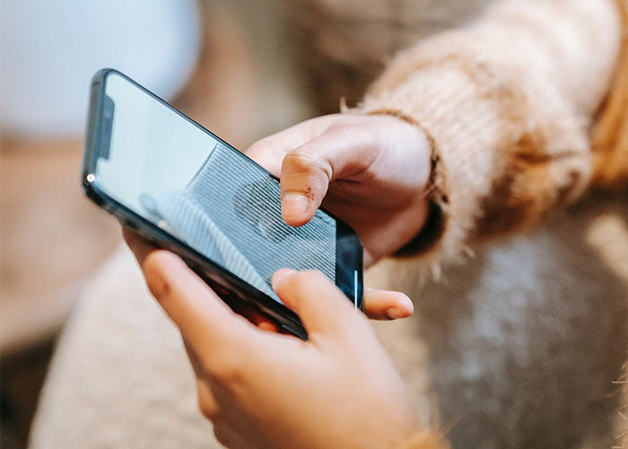 Parents Called Out For Their Parenting After 11 Y.O. Daughter Has A Meltdown Over An iPhone