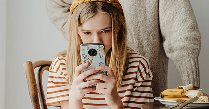 Parents Called Out For Their Parenting After 11 Y.O. Daughter Has A Meltdown Over An iPhone