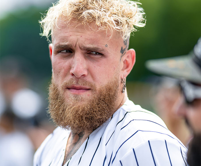 “That Salt Sprinkling Prick”: 45 Celebs That Refused To Let Go Of Their 15 Minutes Of Fame