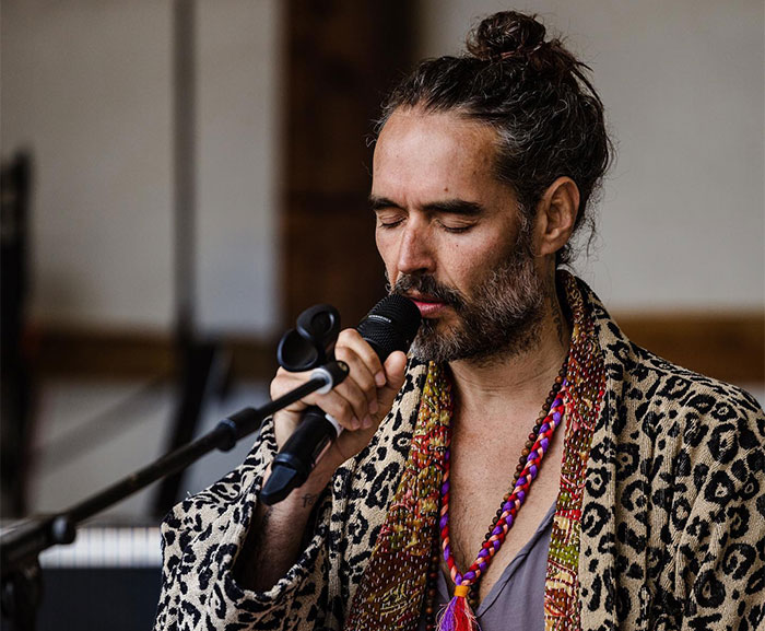 “That Salt Sprinkling Prick”: 45 Celebs That Refused To Let Go Of Their 15 Minutes Of Fame