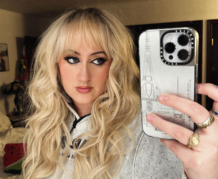 “That Salt Sprinkling Prick”: 45 Celebs That Refused To Let Go Of Their 15 Minutes Of Fame