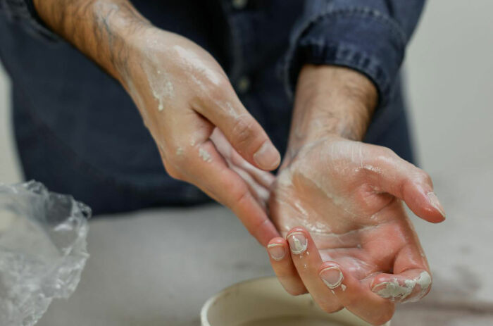 “Sausage Fingers”: 40 Symptoms People Realized Weren’t Just Weird Quirks