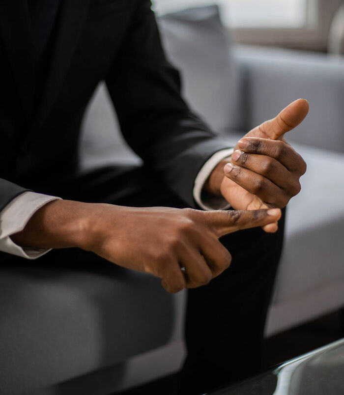 “Sausage Fingers”: 40 Symptoms People Realized Weren’t Just Weird Quirks