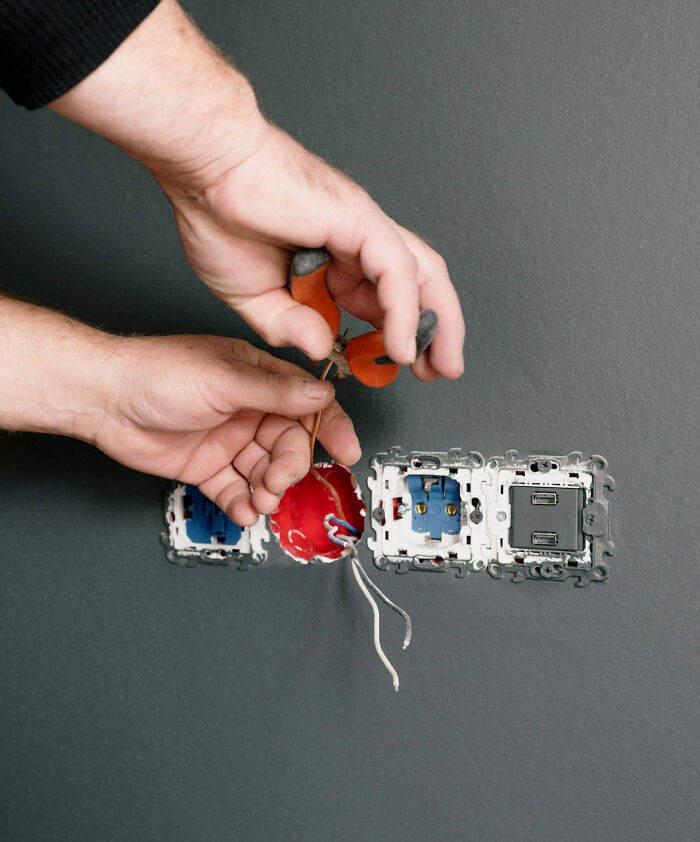 30 Of The Most Entertaining ‘It Doesn’t Work Like That’ Stories, Told By Professionals