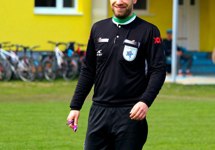 "Customer Threw Their Hot Coffee At Me": 30 People Share What Made Them Quit A Job The Fastest