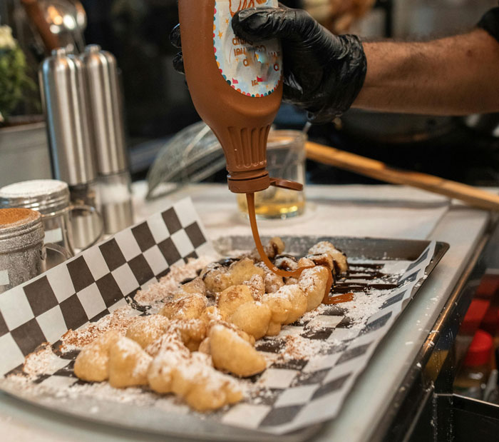 Man Requests A Free Meal, Which His GF Accepted Due To Her Hobby He Continually Made Fun Of Man Requests A Free Meal, Which His GF Accepted Due To Her Hobby He Continually Made Fun Of