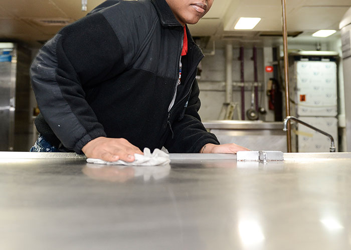 “Everyone Will Hate You”: 35 Restaurant Workers Reveal Dirty Secrets You Might Not Want To Know