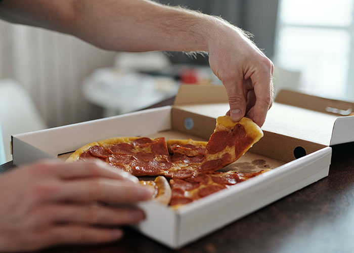 “Everyone Will Hate You”: 35 Restaurant Workers Reveal Dirty Secrets You Might Not Want To Know