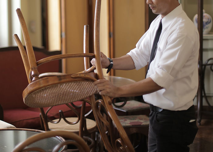 “Everyone Will Hate You”: 35 Restaurant Workers Reveal Dirty Secrets You Might Not Want To Know