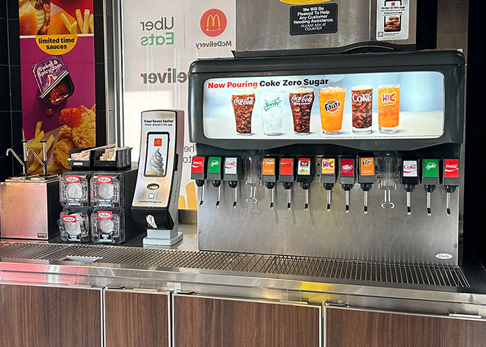 “Everyone Will Hate You”: 35 Restaurant Workers Reveal Dirty Secrets You Might Not Want To Know