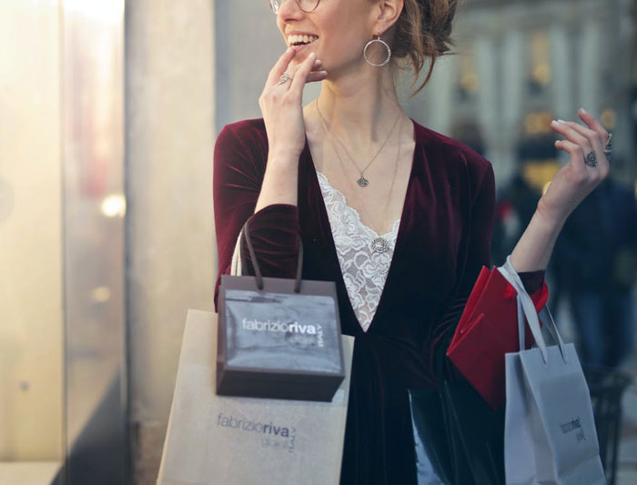 Woman In Casual Clothes Refused Service At Designer Shop, Makes Clerk Regret It Woman In Casual Clothes Refused Service At Designer Shop, Makes Clerk Regret It