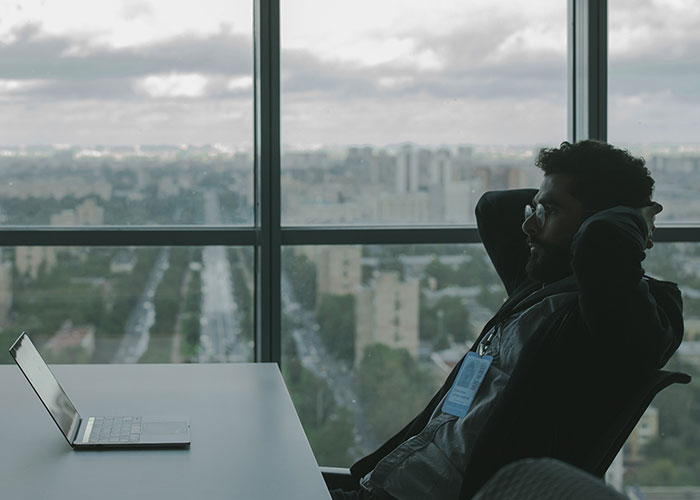 30 Signs Of A Toxic Workplace That Many People Are So Used To, They Don't Recognize Them