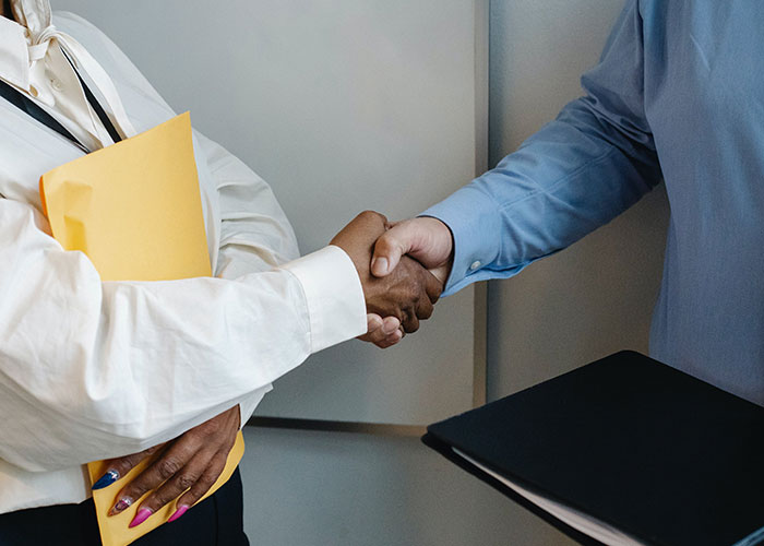 30 Signs Of A Toxic Workplace That Many People Are So Used To, They Don't Recognize Them