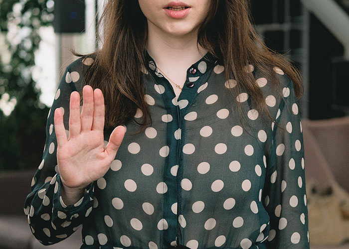 30 Signs Of A Toxic Workplace That Many People Are So Used To, They Don't Recognize Them