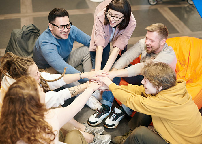 30 Signs Of A Toxic Workplace That Many People Are So Used To, They Don't Recognize Them