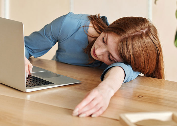 30 Signs Of A Toxic Workplace That Many People Are So Used To, They Don't Recognize Them