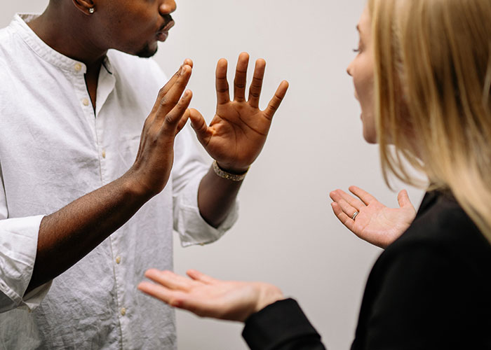 30 Signs Of A Toxic Workplace That Many People Are So Used To, They Don't Recognize Them