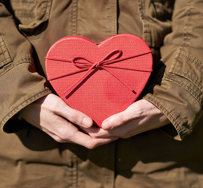 Guy Asks If He&rsquo;d Be A Jerk To Spend Valentine&rsquo;s With Mom Instead Of GF, Gets A Reality Check