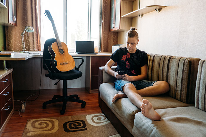 Teen Refuses To Give Up 95% Of His Paycheck As Rent, Parents Are Furious