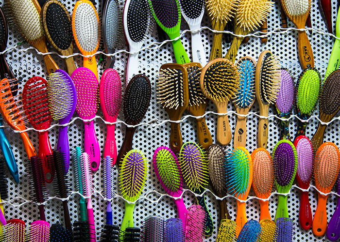 People Are Sharing The Weirdest Things They've Seen At A Friend's House (30 Answers)