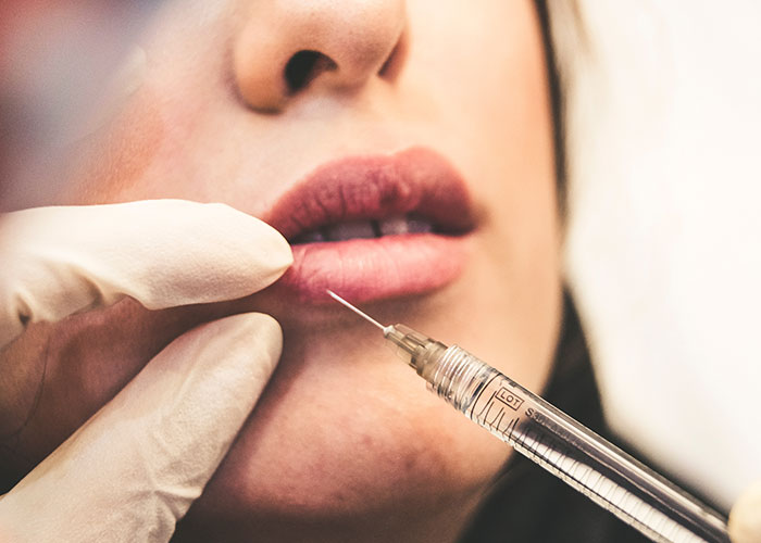 “Settle Down, Handsome Squidward”: 40 People Reveal What Beauty Standards They Find Unattractive