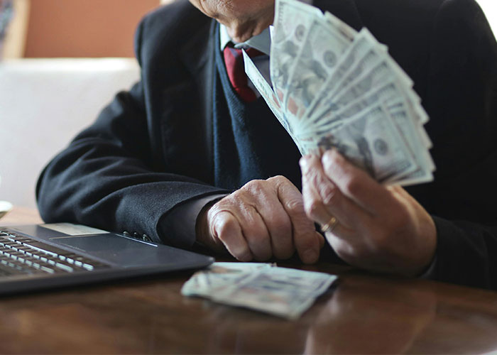 Family Assumes They&rsquo;ll Be Splitting Rich Couple&rsquo;s Fortune, Don&rsquo;t Realize They&rsquo;re Getting Nothing