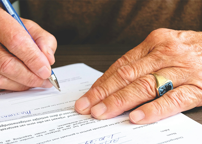 Family Assumes They&rsquo;ll Be Splitting Rich Couple&rsquo;s Fortune, Don&rsquo;t Realize They&rsquo;re Getting Nothing