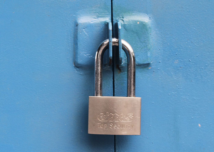 People Are Sharing The Weirdest Things They've Seen At A Friend's House (30 Answers)