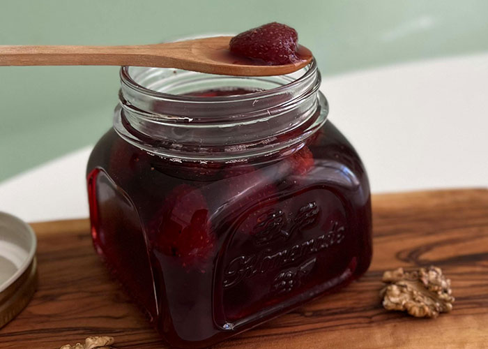 People Are Sharing The Weirdest Things They've Seen At A Friend's House (30 Answers)