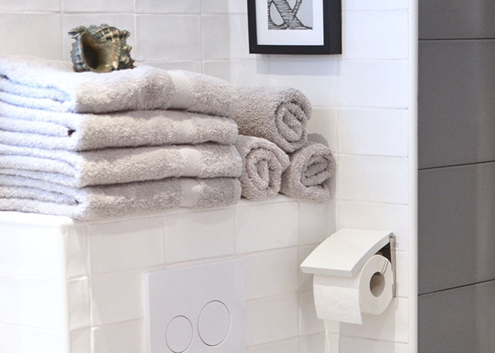 People Are Sharing The Weirdest Things They've Seen At A Friend's House (30 Answers)