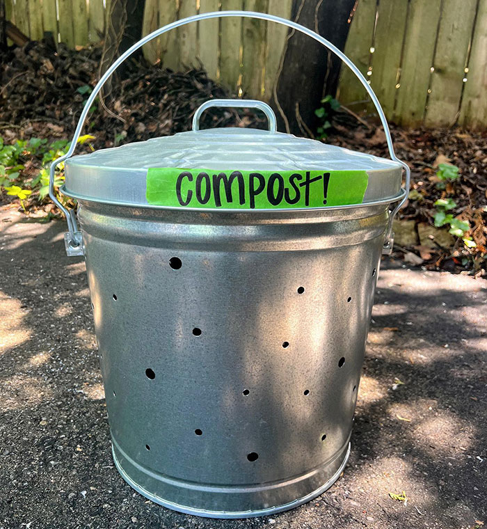 DIY metal composting bin DIY metal composting bin