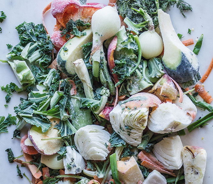 Many food scraps on the table Many food scraps on the table