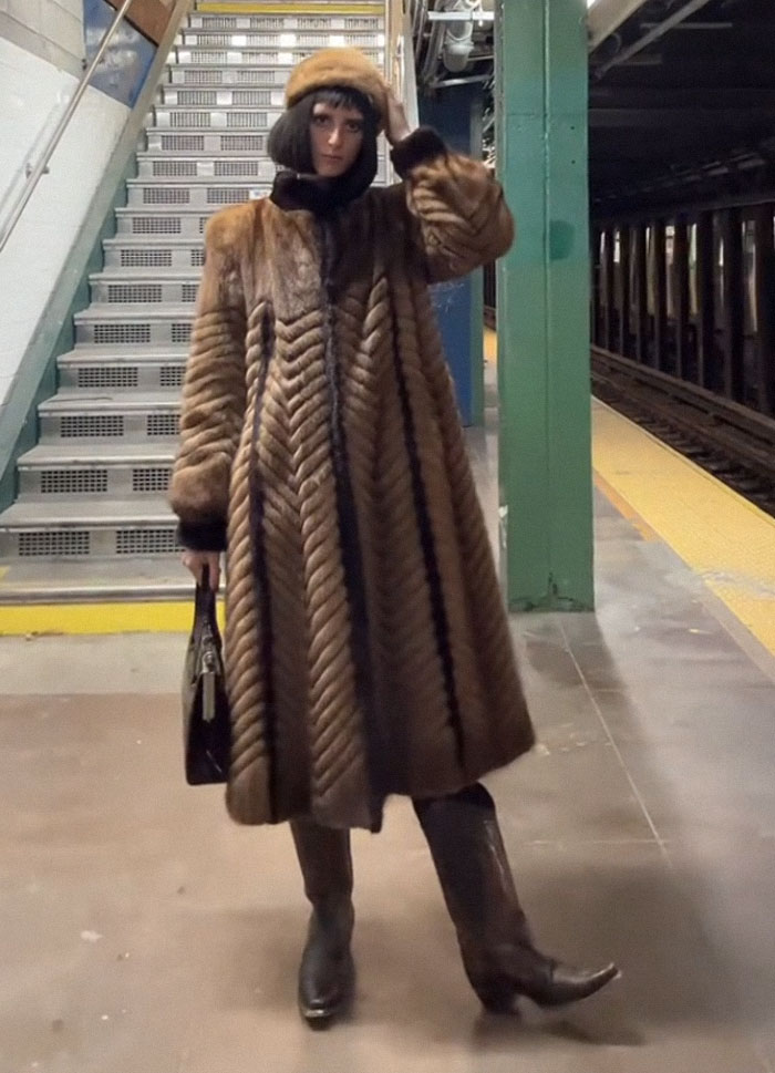 Vegan Gets Kicked Out Of A Bar For Wearing Fur, Starts Questioning Her Morals