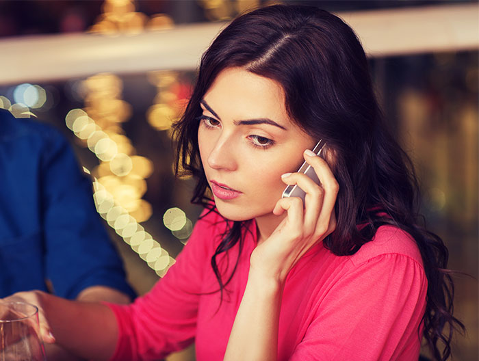 Bride Berates BFF For Answering An Emergency Call At Her ‘Unplugged Wedding’ Bride Berates BFF For Answering An Emergency Call At Her ‘Unplugged Wedding’