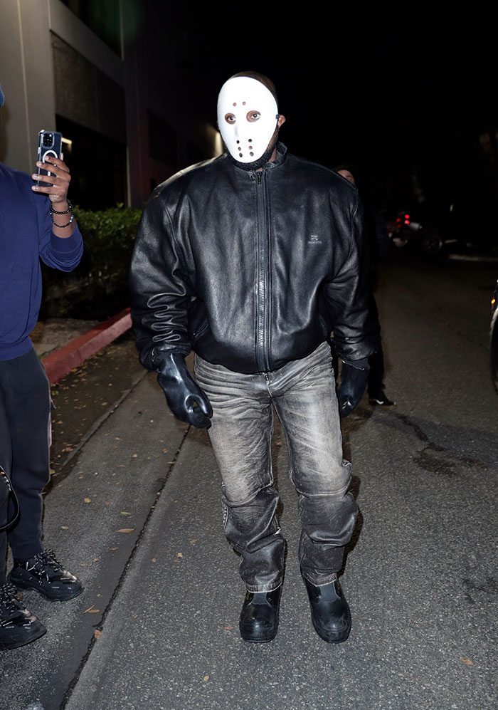 “Not Your Friend”: Kanye Writes Message To Taylor Swift Fans About His Influence On Her Career “Not Your Friend”: Kanye Writes Message To Taylor Swift Fans About His Influence On Her Career