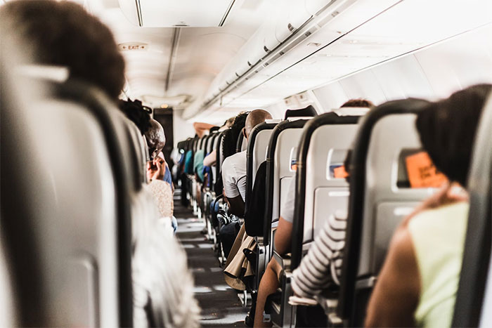 34 Frequent Fliers Share Unwritten Rules That Passengers Should Follow On Airplanes