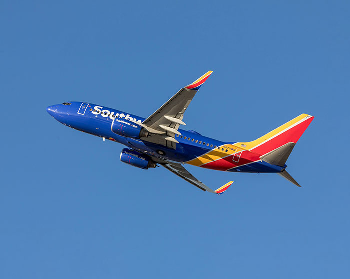 Man&rsquo;s Outraged Post About Fellow Passenger Provokes Hilarious Twitter Thread