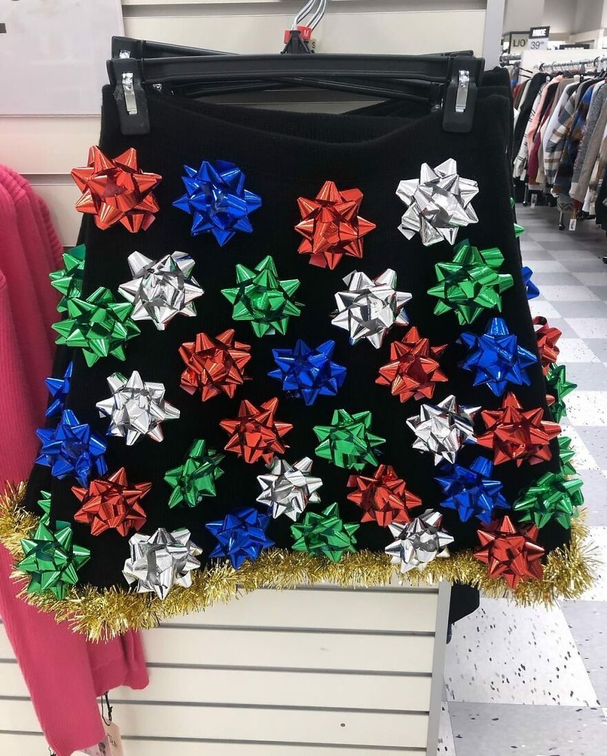 Tis The Seasons....🎁 (My Bestie Posted This On Her Own Ig And I Just Had To Share Lollll They're Also Loud If You Shake It Too)