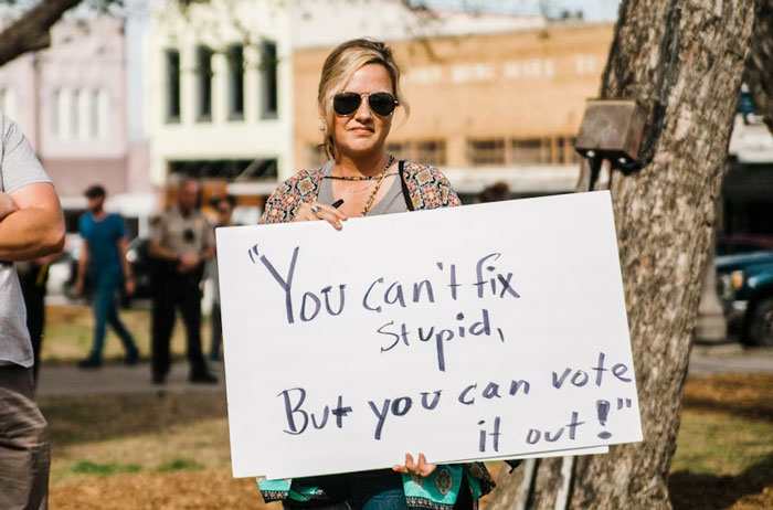 “Take The Hint”: 50 Things People Should Do That Are Basically “Unwritten Rules”