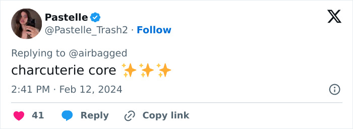 Ariana Grande&rsquo;s Roast-Worthy Costume Comes With Serving Of Laughs As Fans Compare It To Meat