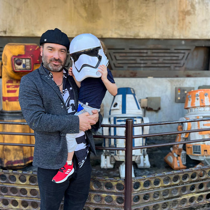 “Absolutely Beautiful Family": Fans Congratulate Big Bang Theory’s Johnny Galecki On New Life “Absolutely Beautiful Family": Fans Congratulate Big Bang Theory’s Johnny Galecki On New Life