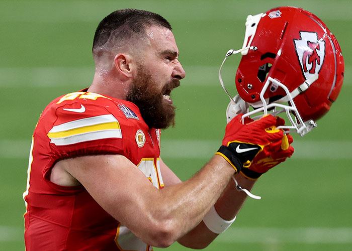Social Media Is Warning Taylor Swift To &ldquo;Run&rdquo; From Travis Kelce After Super Bowl &ldquo;Red Flag&rdquo;