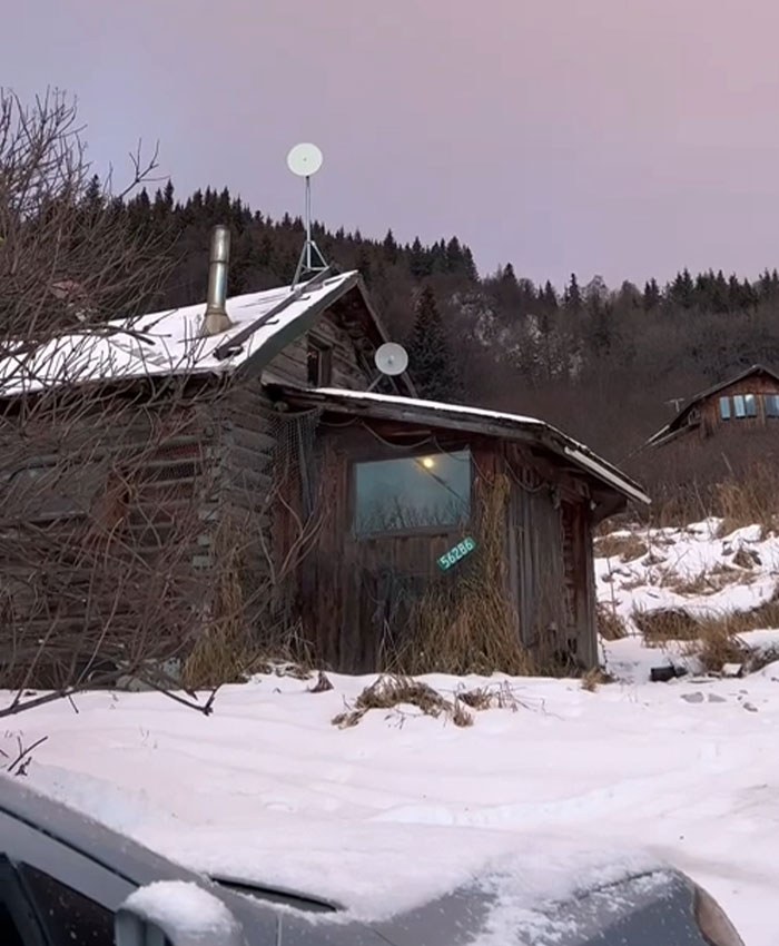 &ldquo;You Have No Worries&rdquo;: 19-Year-Old Lives In Remote Cabin She Rents For $275 A Month