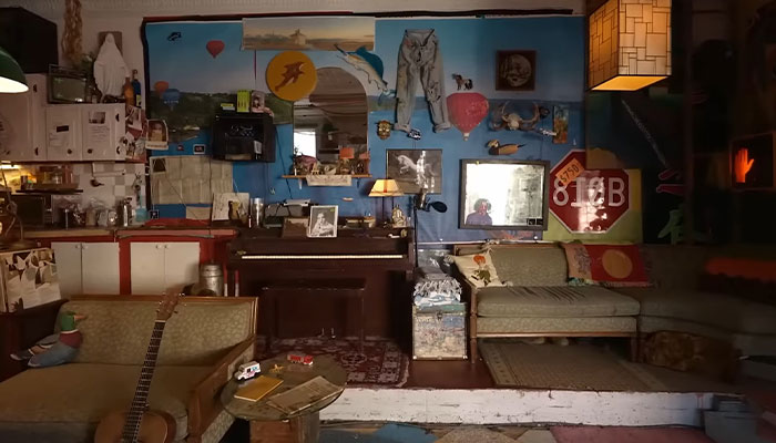 Man Living In &ldquo;NYC&rsquo;s Strangest Apartment&rdquo; Shares What Life Inside A Former Laundromat Is Like
