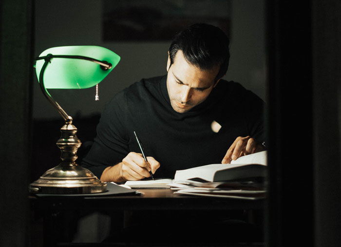 Woman Calls Her SIL And Brother &ldquo;Uneducated&rdquo; And Refuses To Hide Sensitive Books When They&rsquo;re Over