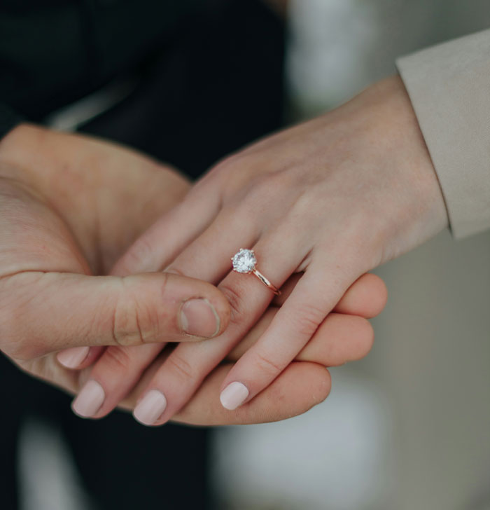 Guy Accuses Fiancée Of Breaking Up With Him Because He’s Dumb, Internet Says He Has A Point Guy Accuses Fiancée Of Breaking Up With Him Because He’s Dumb, Internet Says He Has A Point