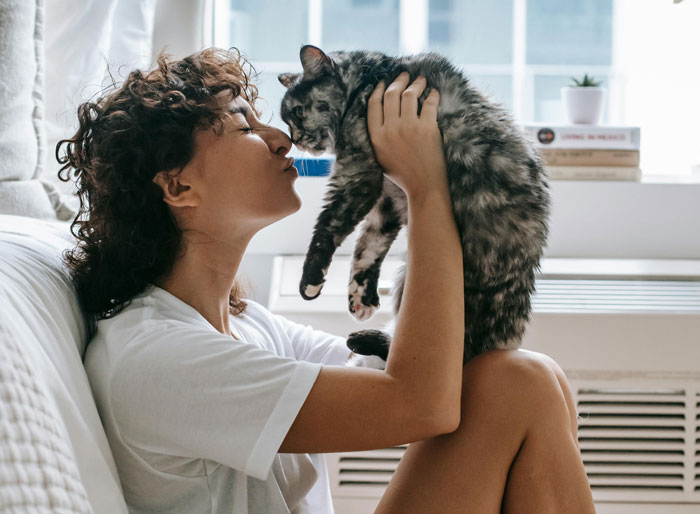 &ldquo;[Am I The Jerk] For Calling Off My $40K Wedding Because My Fianc&eacute; Dropped My Cat Off Somewhere?&rdquo;