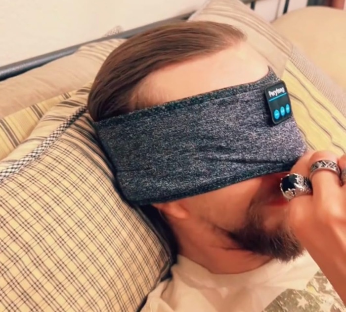  Perytong: Travel-Friendly Wireless Headband Headphones