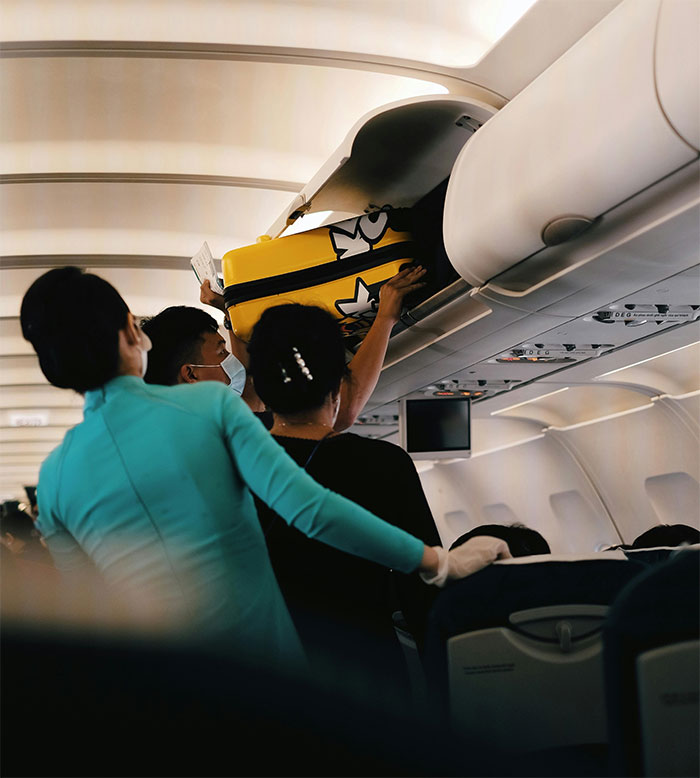 34 Frequent Fliers Share Unwritten Rules That Passengers Should Follow On Airplanes